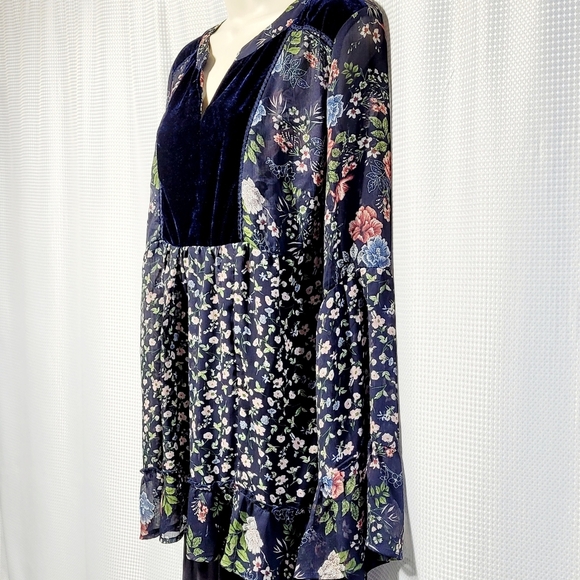 Suzanne Betro Floral Velvet Lace Ruffles Bell Sleeves Flowy Pop Over Blouse (1X) - Picture 4 of 13